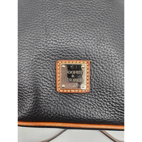 Dooney & Bourke‎ Pebble Grain Letter Carrier Black Red Lining with Dustbag - Picture 6 of 16